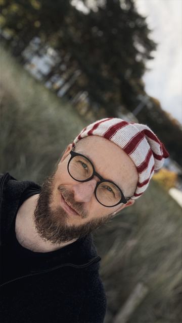 Finn-Ole Heinrich in den Dünen, Kopf schräg